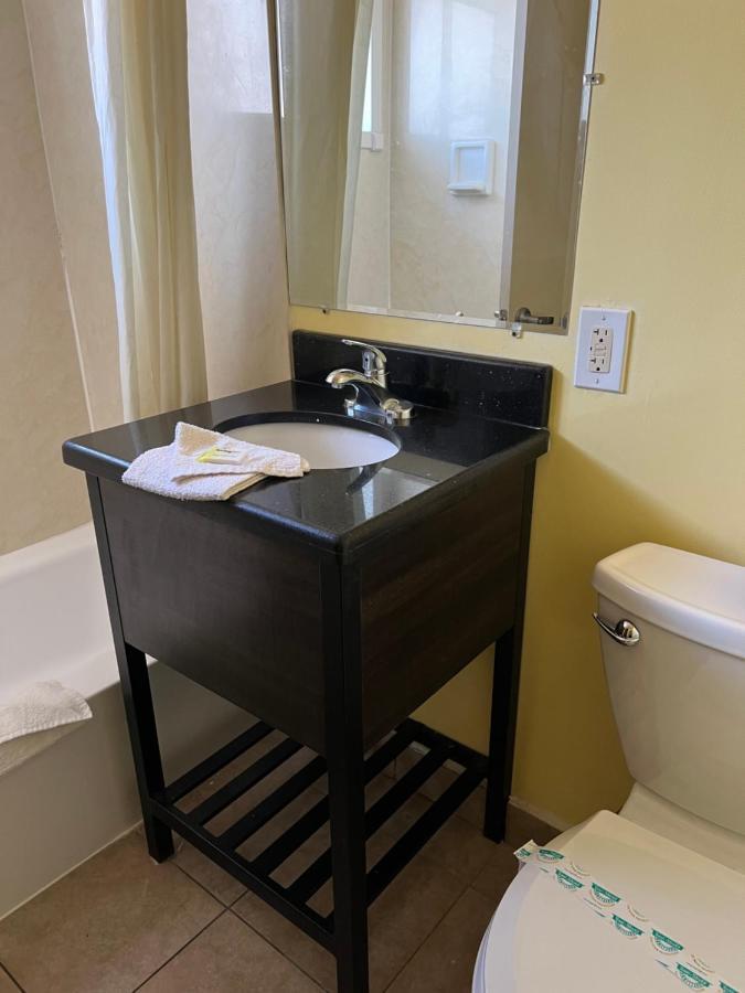 Economy Inn Фресно Экстерьер фото