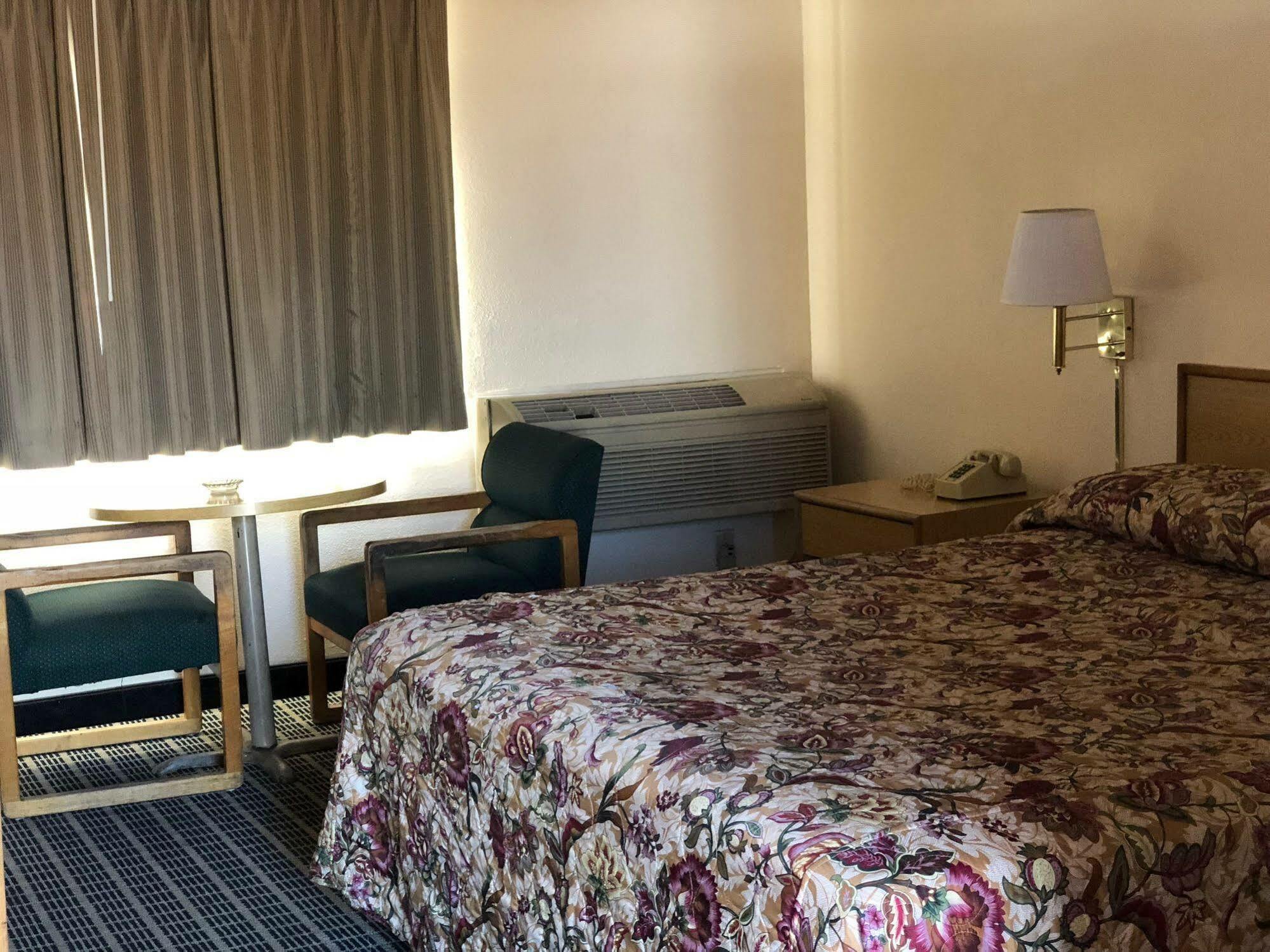 Economy Inn Фресно Экстерьер фото