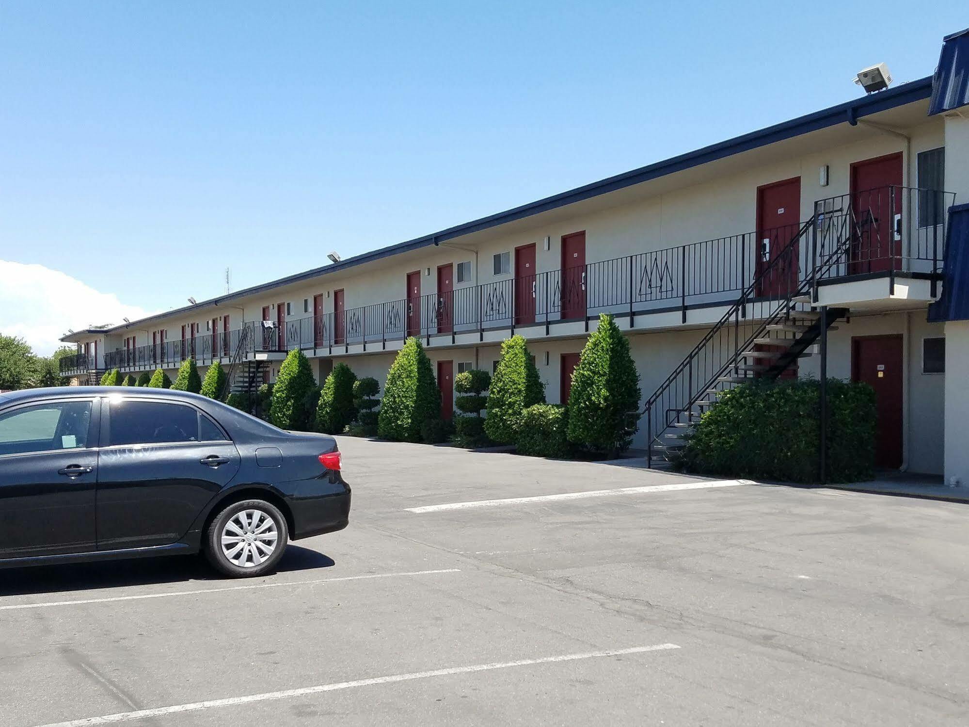 Economy Inn Фресно Экстерьер фото