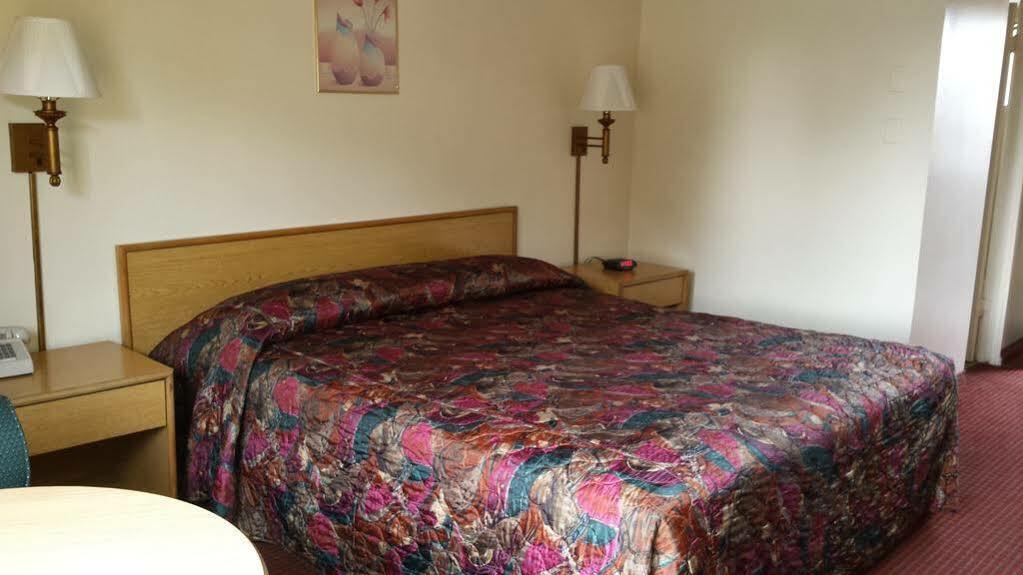 Economy Inn Фресно Экстерьер фото